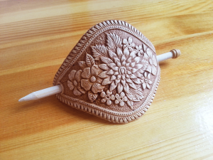 Заколка из бересты