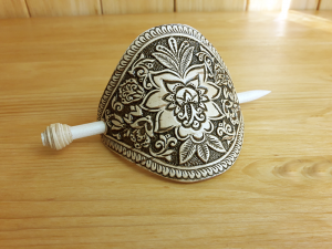 Заколка из бересты